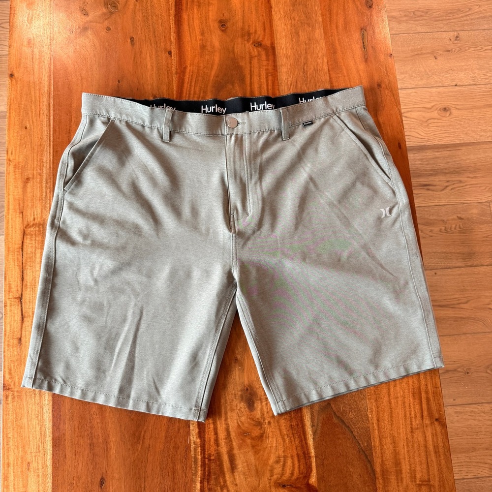 Hurley Mens Green Shorts Size 42 - Picture 1 of 4